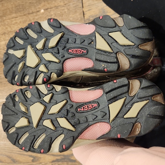 Donated - Used - Keen warm snow boots with fur shell back size 7 - Picture 5 of 5